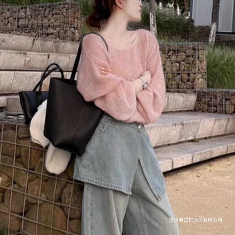 Beautiful pink mohair pullover sweater for women, 2026 spring/summer new collection, featuring a relaxed, loose fit and lantern sleeves