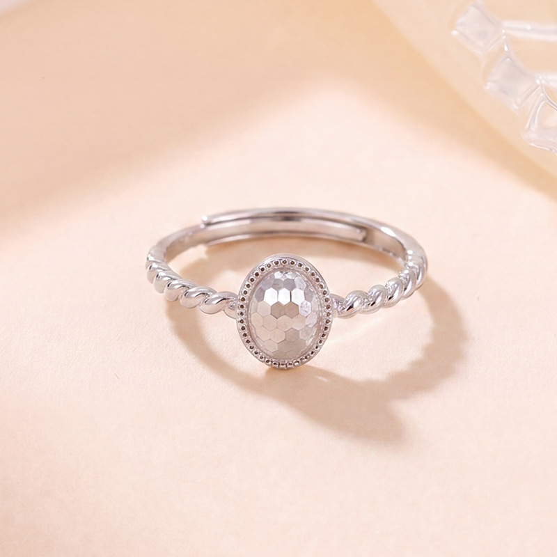 Nhẫn bạc S925 mạ vàng hình trứng đơn giản họa tiết xoắn phong cách nhẹ nhàng — Bạc