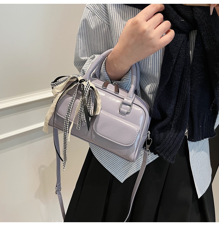 A trendy underarm bag for women in 2025, Korean version, Instagram Spring/Summer new fashion tote bag, versatile and large-capacity commuting bag undefined