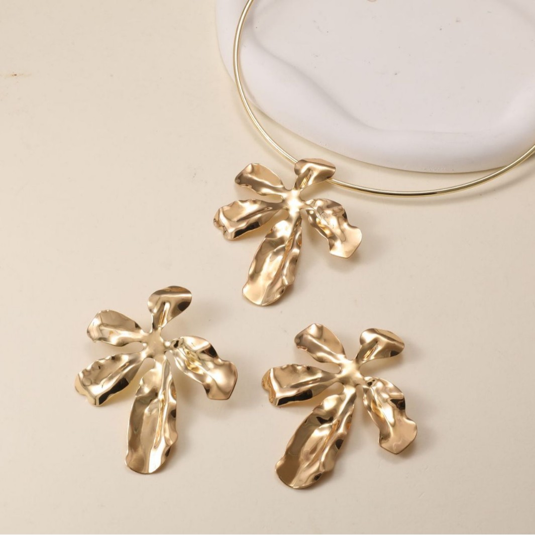 Metal dorado iris mujer ligero lujo pendientes collar conjunto retro exagerado personalidad moda pendientes de viento frío