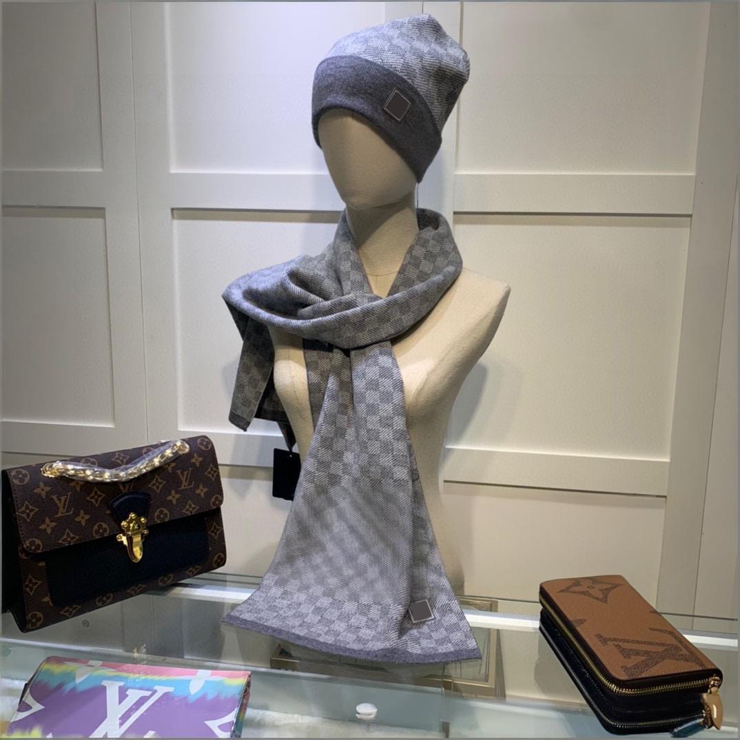 V Letter Scarf and Hat Two-Piece Set, Knitted Men's Wool Hat with Leather Label, Checkered Trendy Warm Hat