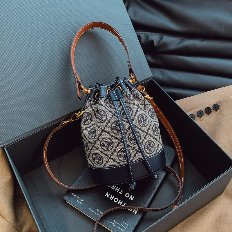 Luxury Vintage Handbag Bucket Bag for Commuting, Large Capacity Women's Bag, 2026 New Tb Autumn/Winter Shoulder Crossbody Bag Luxury Vintage Handbag Bucket Bag for Commuting, Large Capacity Women's Bag, 2026 New Tb Autumn/Winter Shoulder Crossbody Bag