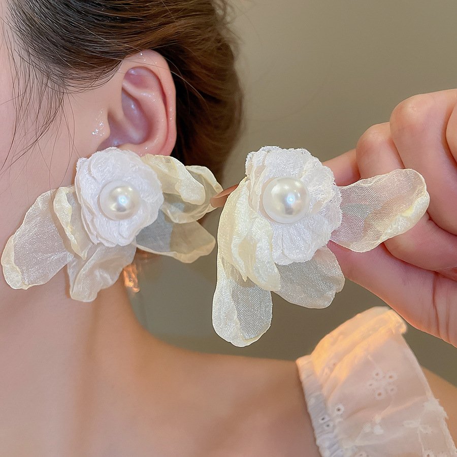 Pendientes de borla de flores de tela de aguja de plata Pendientes de estilo de vacaciones junto al mar