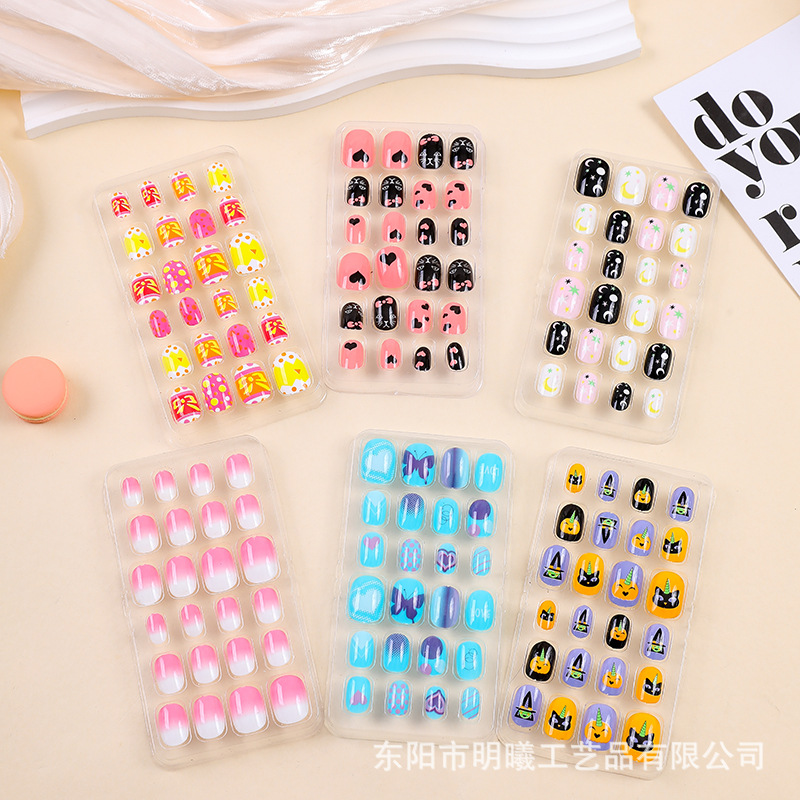 Pieza de belleza de uñas para niños Pequeño Libro Rojo TikTok Venta caliente Pieza de uñas de niña desgaste hecho a mano pieza de uñas protección ambiental Pieza de uñas Fábrica al por mayor