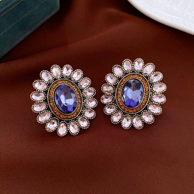 Pendientes de perlas de cristal de diamante de aguja de plata pendientes largos de lujo de Luz Retro europeo y americano pendientes dulces frescos de alto grado para mujeres