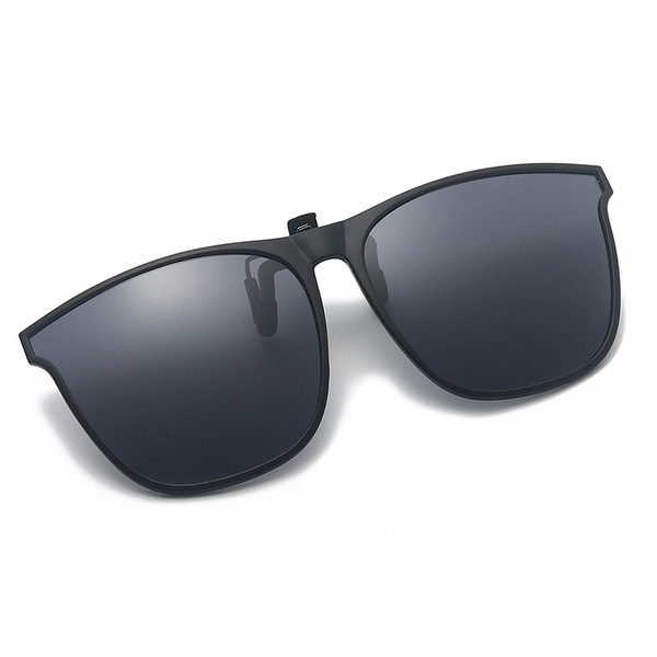 Fashionable sunglasses for traveling