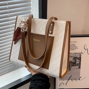 2024 Spring and Summer New Fashion Temperament Tote Bag Large Capacity Versatile Underarm Bag Niche Handbag Shoulder Bag