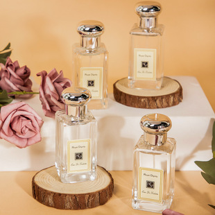 �{ɫ�L⏲�С�n�m��Ůʿ��ˮ�W�����µ���ɳ��ϵ�г־�����