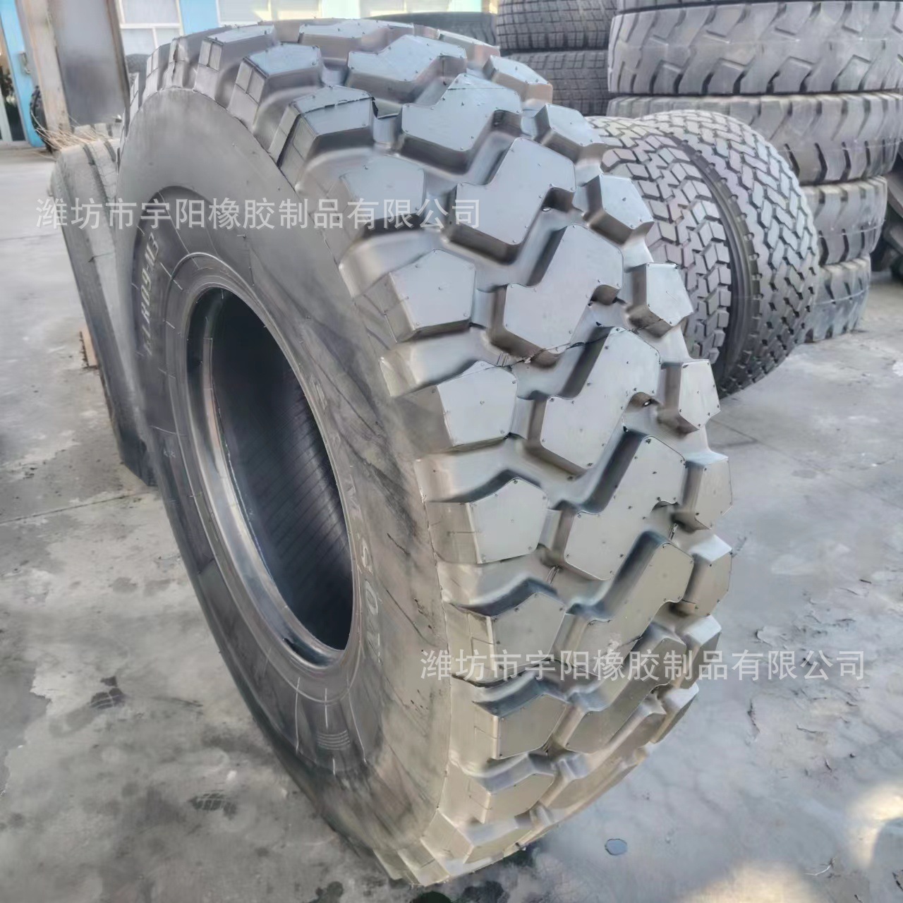 17.5R25 钢厂铁厂  压路机 装载机 矿用铲运机轮胎