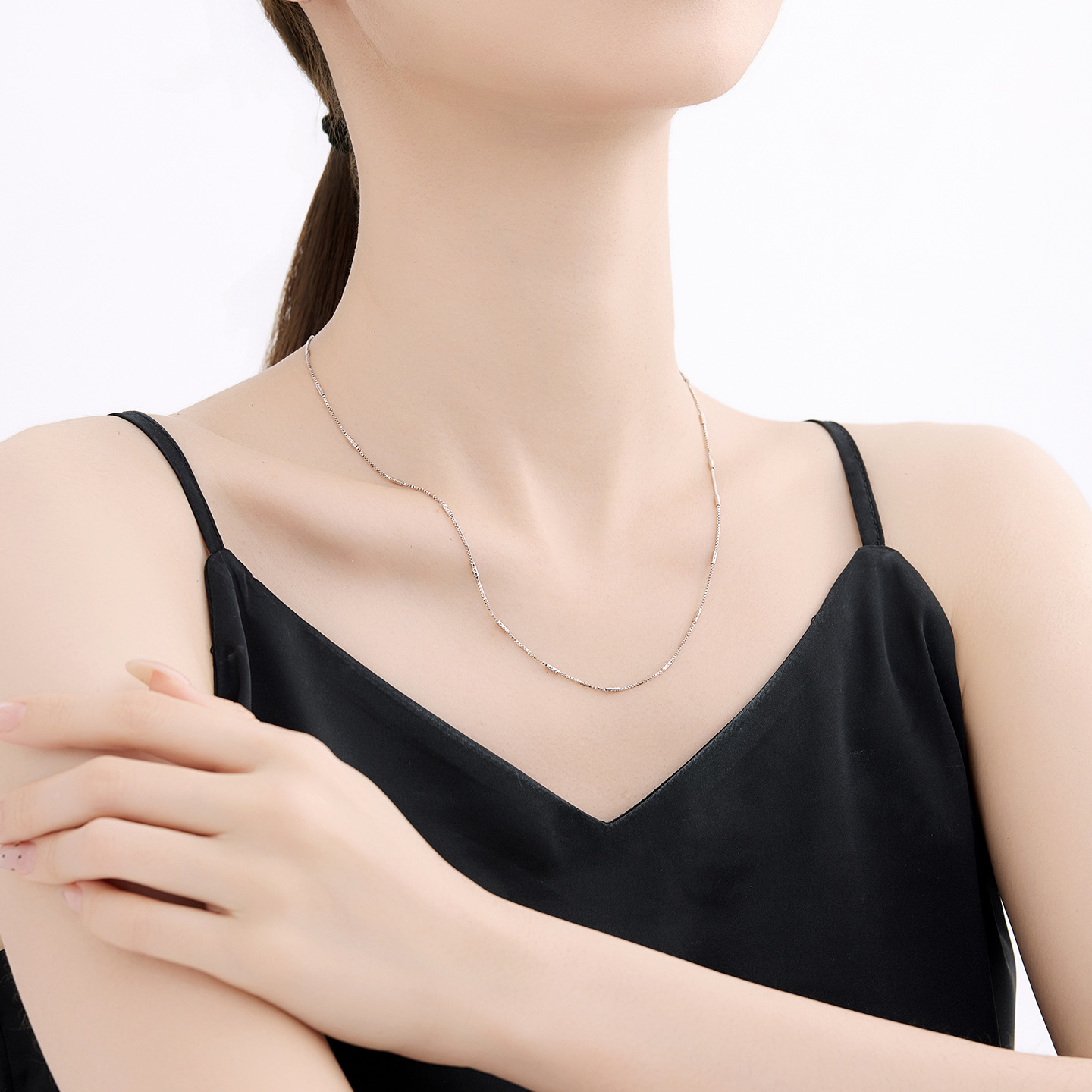 Joyas de moda simple aleación de cobre chapada de pigmento blanco collar collar de clavícula al por mayor mujer