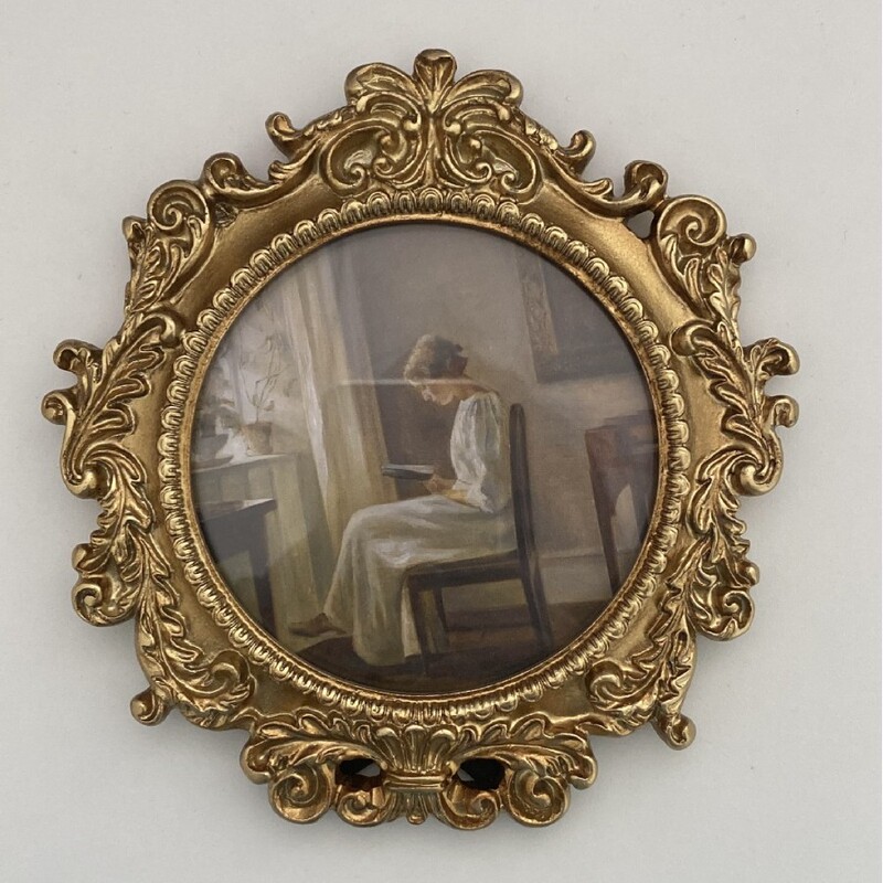 Retro European Style High-End Relief Resin Photo Frame Wall Hanging Wedding Photo Special-Shaped Photo Frame That Can Be Hung on the Wall