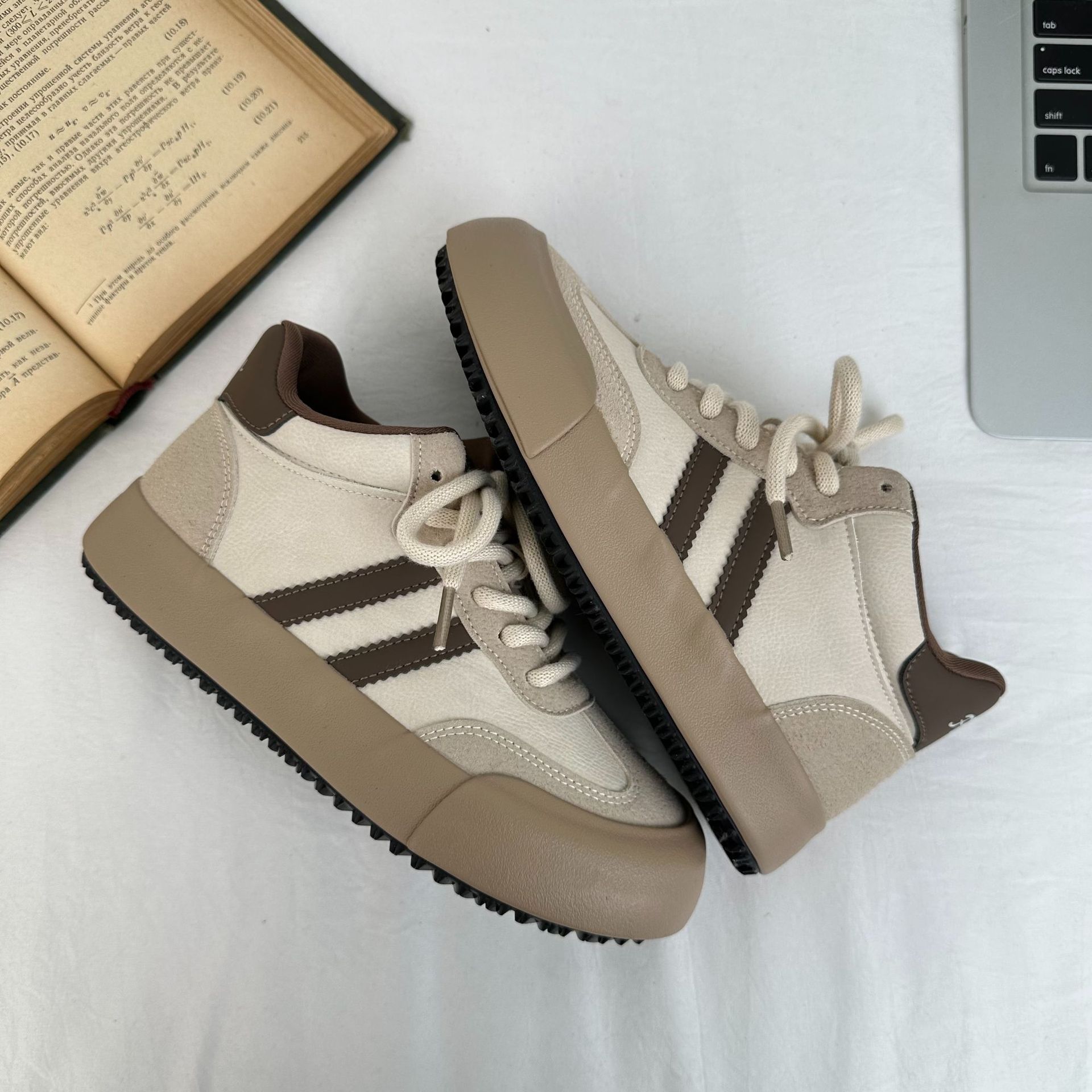 Zapatos Maillard estilo Hong Kong zapatos de entrenamiento alemán 2024 nuevos zapatos casuales de algodón zapatos de estudiante zapatos de invierno 6588 generación