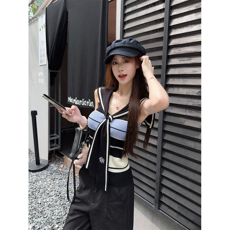 Реальный снимок и реальная цена Изысканный трикотажный топ с вышивкой камелии и темно-синим воротником в полоску