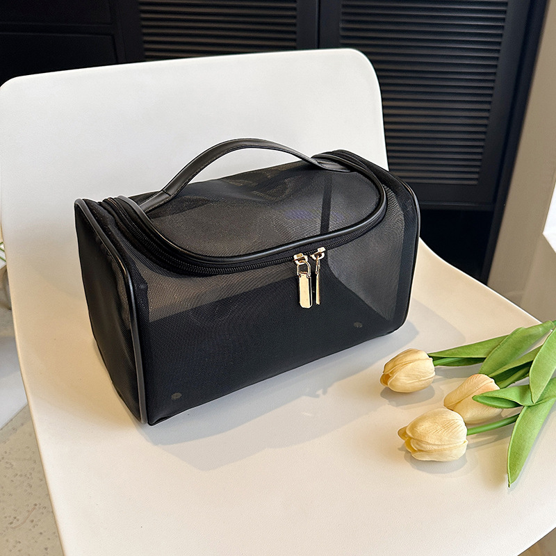 Capacious quality organizer bag