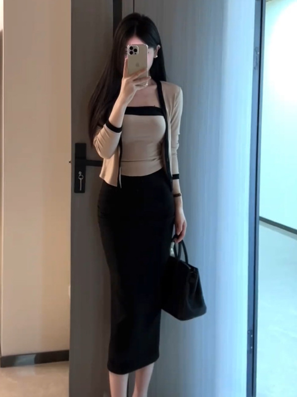 春と秋のセクシーなギャルは色にぶつかって胸のカーディガンのスーツの女性の秋冬の新型の修身が見えて痩せています。|undefined