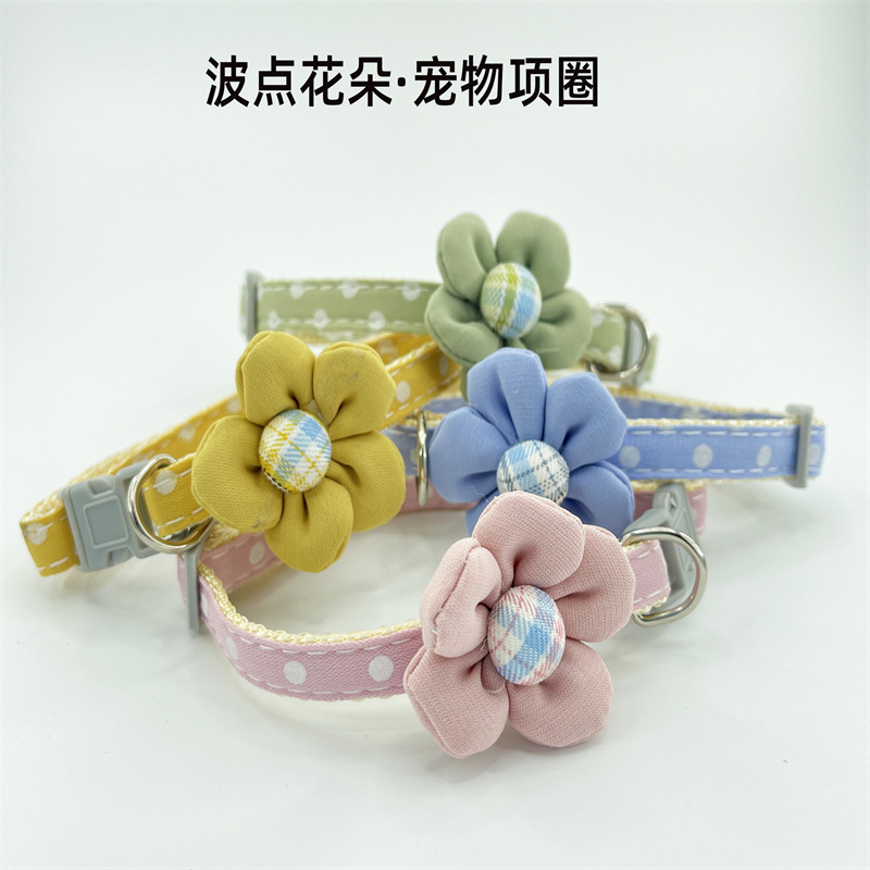 Nuevo al por mayor collar de tracción de mascotas lindas flores de dibujos animados punto de onda collar gatos collar pequeños artículos para perros