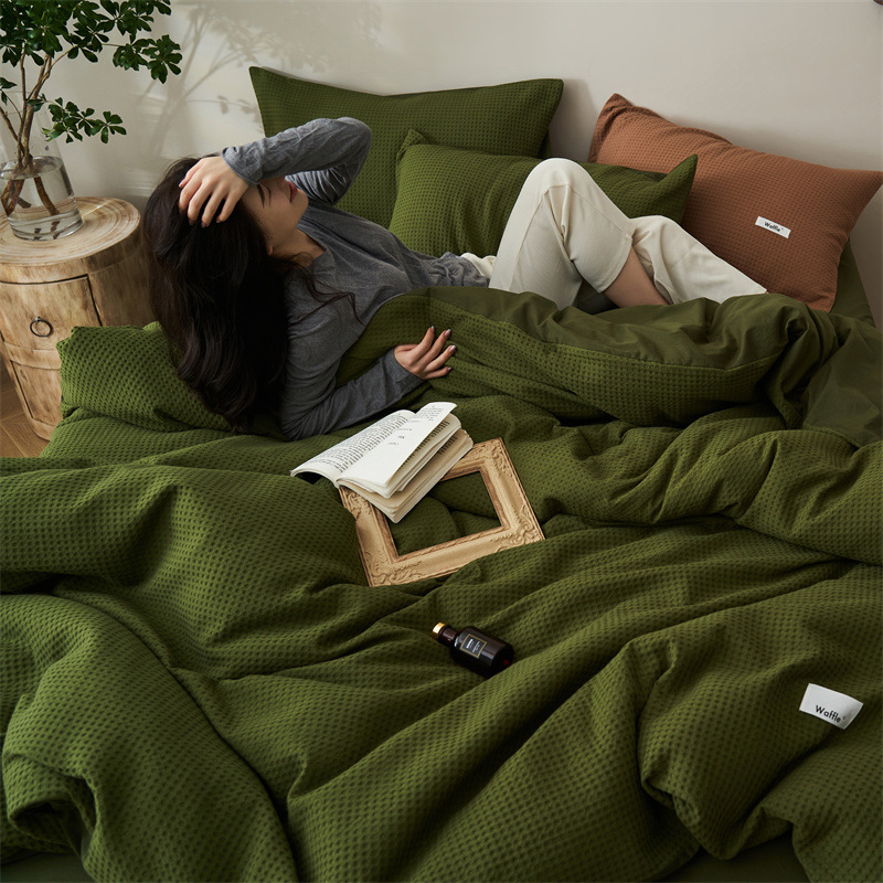 Set di biancheria da letto in stile nordico, a tinta unita, con trama a nido d'ape, delicata sulla pelle ed elegante, ideale per la camera da letto. Composizione: tre pezzi._voghion.com