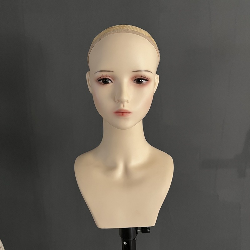 新作アニメの頭のモデルcosのかつらのモデルのイヤリングのアクセサリーの帽子はかつらの店の高い顔の値のシミュレーション人を展示します。|undefined