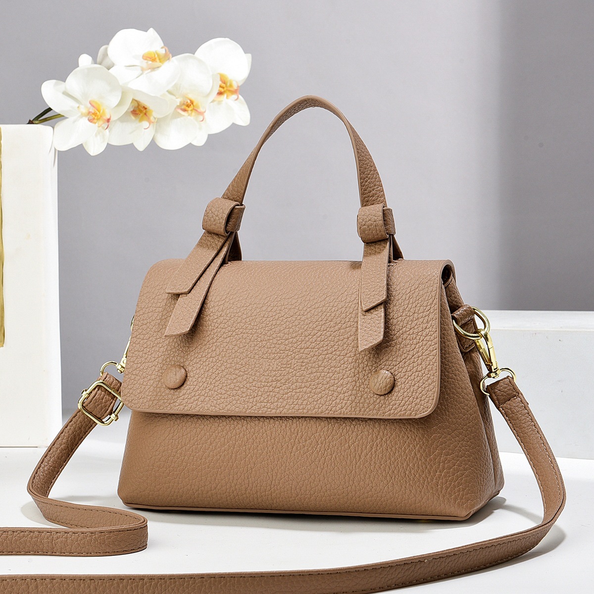 Bolso bandolera imprescindible para niñas ligeras Bolso bandolera de mujer Bolso diagonal de silla de montar 2025 Bolso diagonal de nueva moda Pequeño