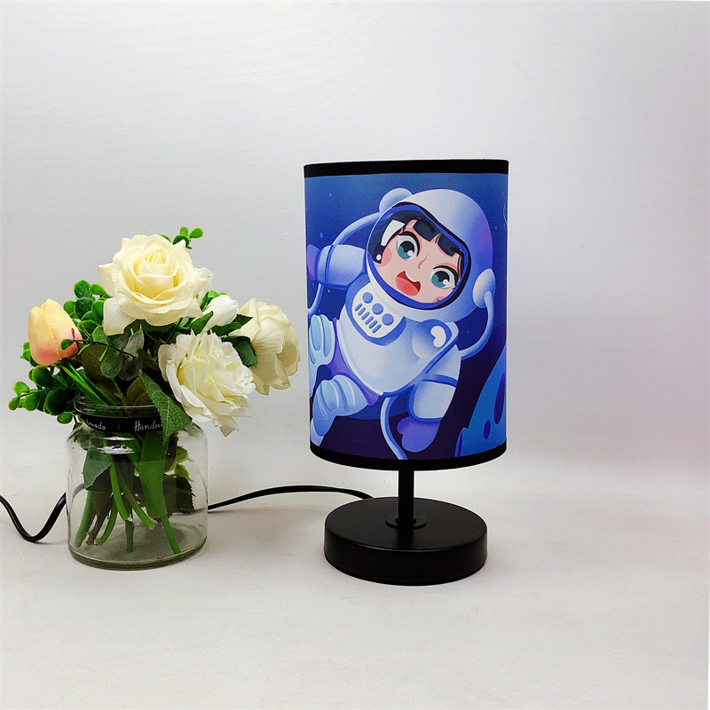 Nuevo espacio transfronterizo alza habitación de los niños dormitorio lámpara de mesa de dibujos animados anime LED regalo decoración popular