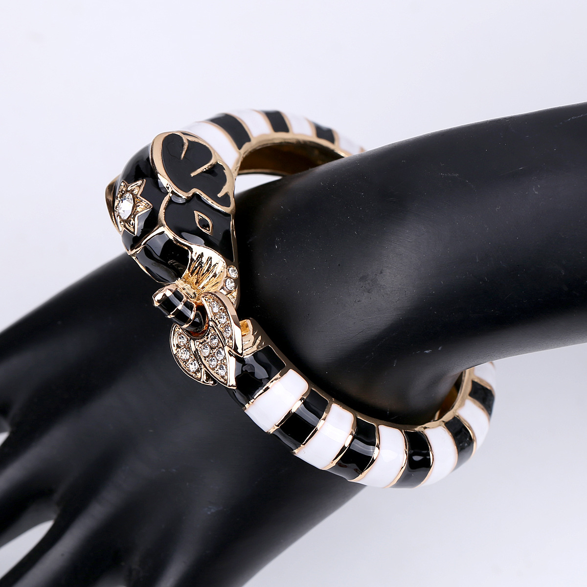 Elegant Streetwear Animal Alloy Enamel Inlay Artificial Diamond Women's Bangle display picture 10