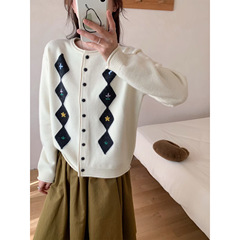 慵懒风韩系甜妹穿搭针织开衫女短款小个子菱形刺绣毛衣外套ZDJ13