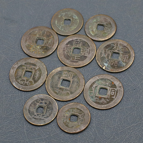 Qing Dynasty replica ancient Five Emperors coins, six-emperor old bronze coins, antique collectibles to boost business, threshold-pressing antiques, Chinese knot-style Five Emperors coin pendants—wholesale available.