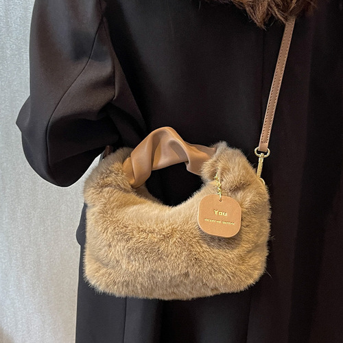 2024 Winter Plush Handbags for Women Japanese and Korean New Fashion Furry Bags Versatile Niche Chain Crossbody Women's Bags