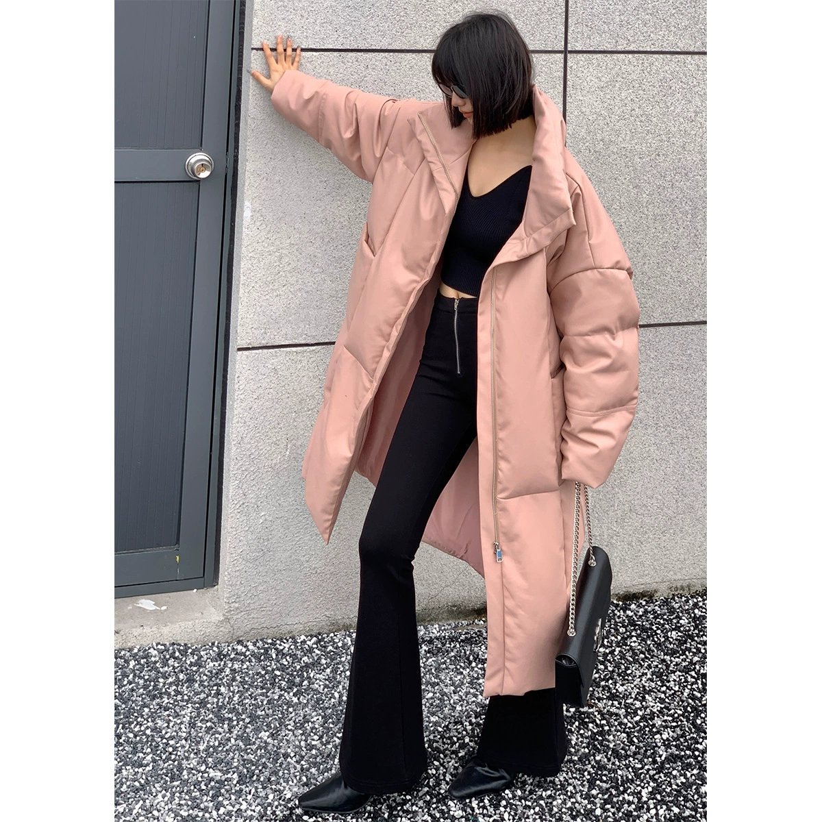 Модная и стильная стойка-воротник, длинное пуховое пальто из PU, женская зимняя новинка 2025 года, простой дизайн, белое пуховое пальто из утиного пуха.