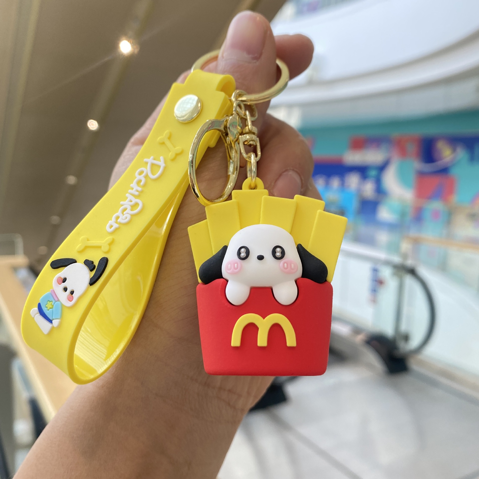 De dibujos animados M hogar Pacha perro llavero mochila colgante cadena de la llave del coche papas fritas perro pareja pequeño regalo al por mayor