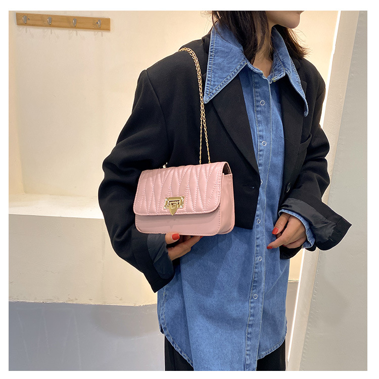 2021 Neue Crossbody-umhängetasche Mit Nähten In Fortschrittlicher Schlosskettentasche display picture 16