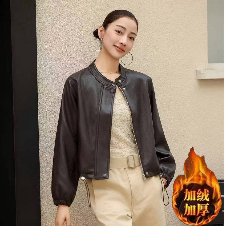 Áo khoác da nữ dáng ngắn cổ đứng, phối nút, lót lông, chất liệu PU dày — Lông cừu đen, Màu cà phê với fleece