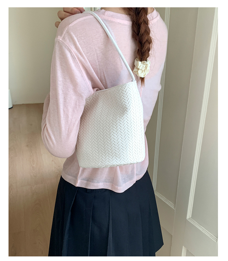 Trendy large-capacity woven bag, fashionable handbag, 2025 new style, versatile bucket bag, simple shoulder bag, underarm bag undefined