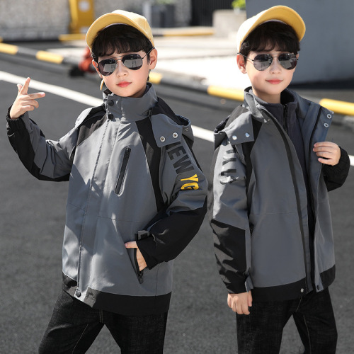 Boys' windbreaker three-in-one detachable 2024 new style fashionable spring and autumn jacket for boys aged medium to large