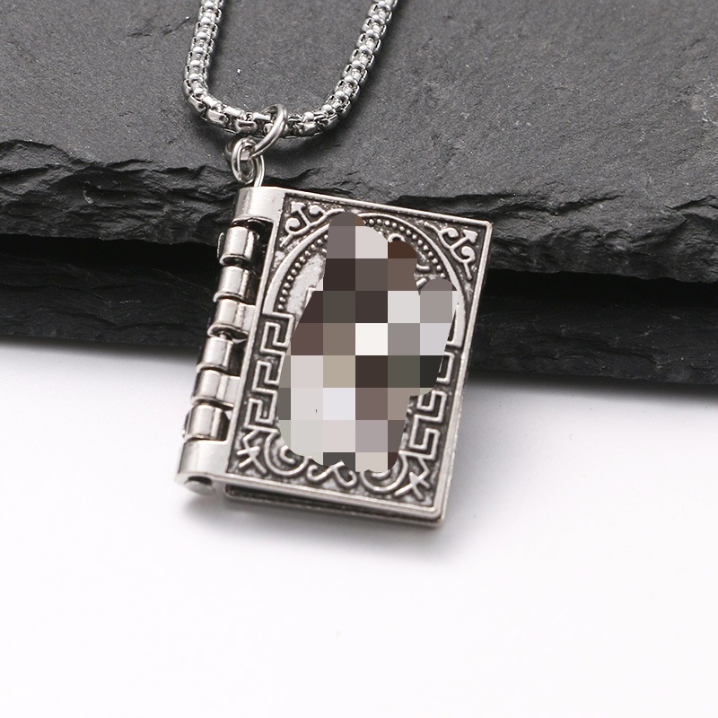 Retro accessory with letters