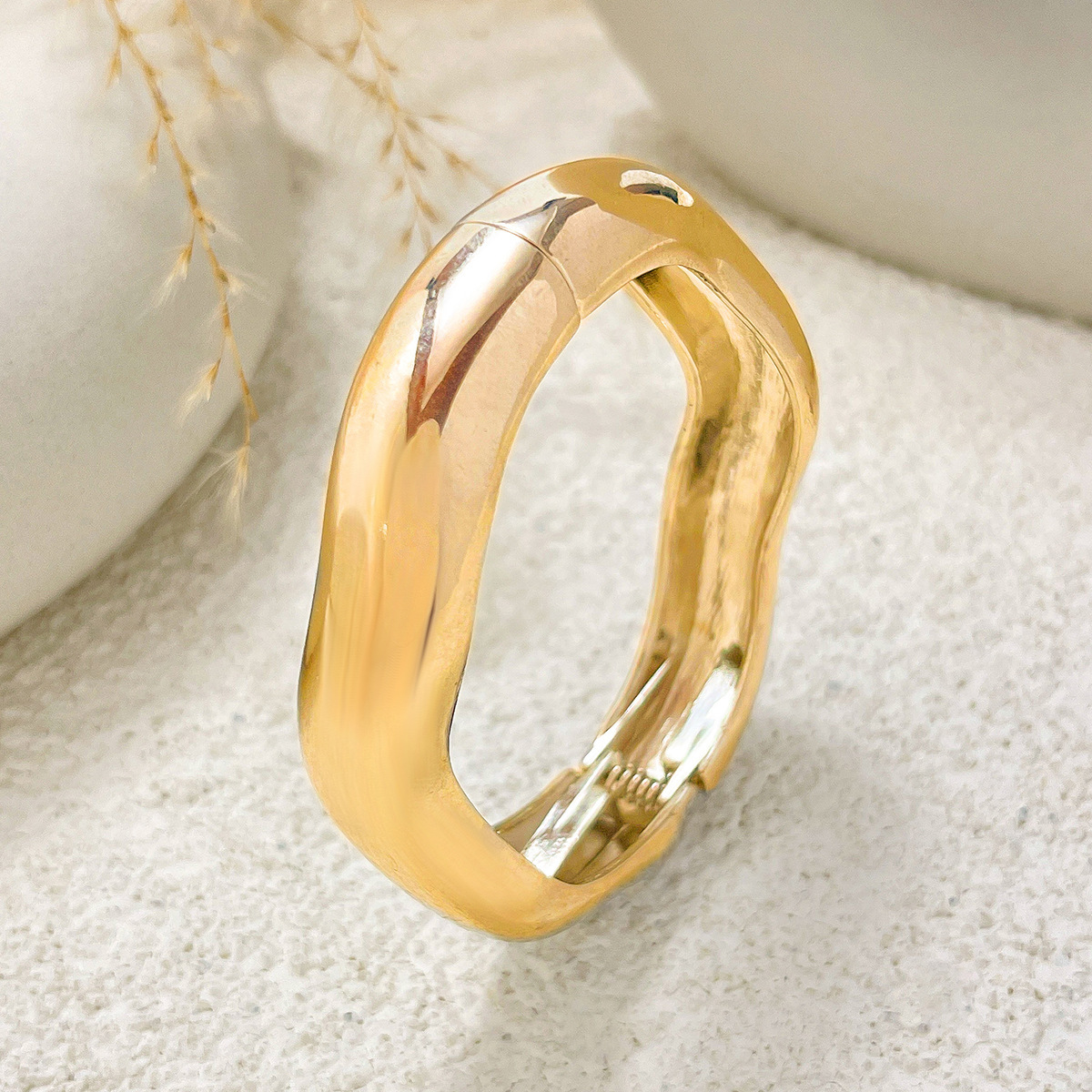 欧美braclet设计感不规则波浪宽手环跨境夸张ins金属光面弹簧手镯 欧美braclet设计感不规则波浪宽手环跨境夸张ins金属光面弹簧手镯