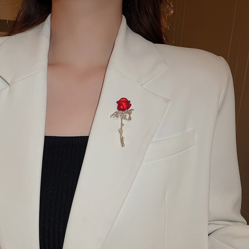 Elegante Schmetterlingsbrosche Mit Strass Und Quasten Pin_voghion.com