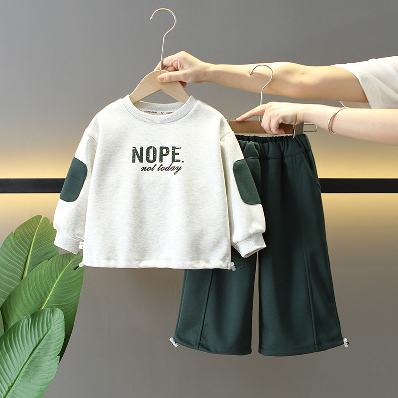 6165 Traje de primavera y otoño para niños 2025 nuevo estilo estilo occidental suéter para niños de dos piezas bebé deportes y ocio para niños