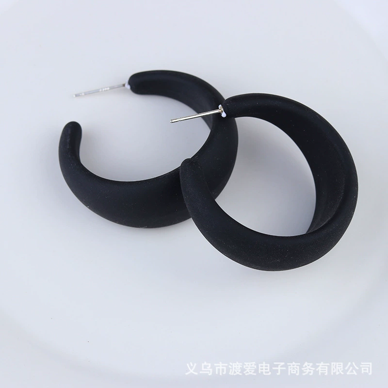 Geometric acrylic earrings, simple and elegant design