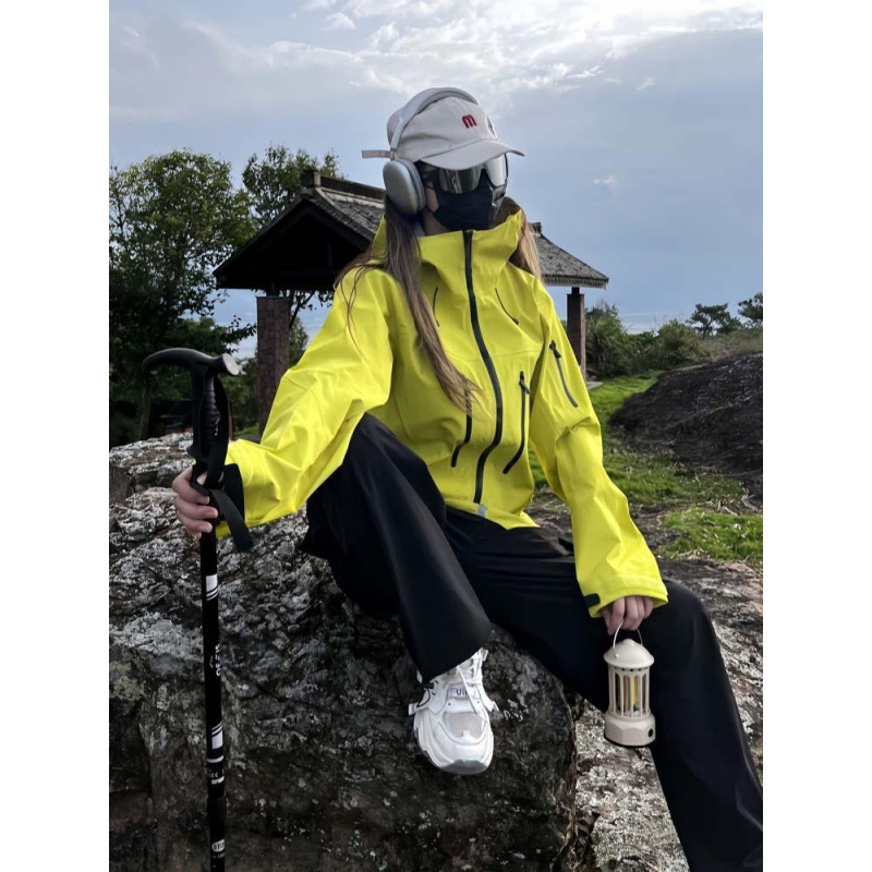 SV7 Taizhou Sanmenniao hard shell jacket with rubber coating, windproof and waterproof, workwear style, hooded, for outdoor mountaineering SV7 Taizhou Sanmenniao hard shell jacket with rubber coating, windproof and waterproof, workwear style, hooded, for outdoor mountaineering