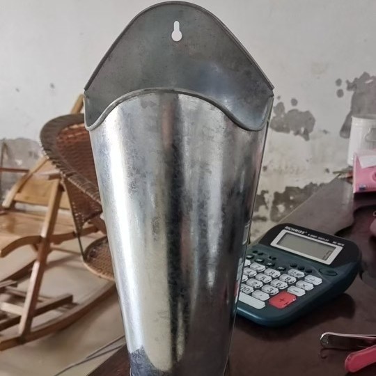 Factory Direct Supply Iron Flowerpot Flower Basket Iron Vintage Old Wall-mounted Flower Pot Vase Home Decorations Garden