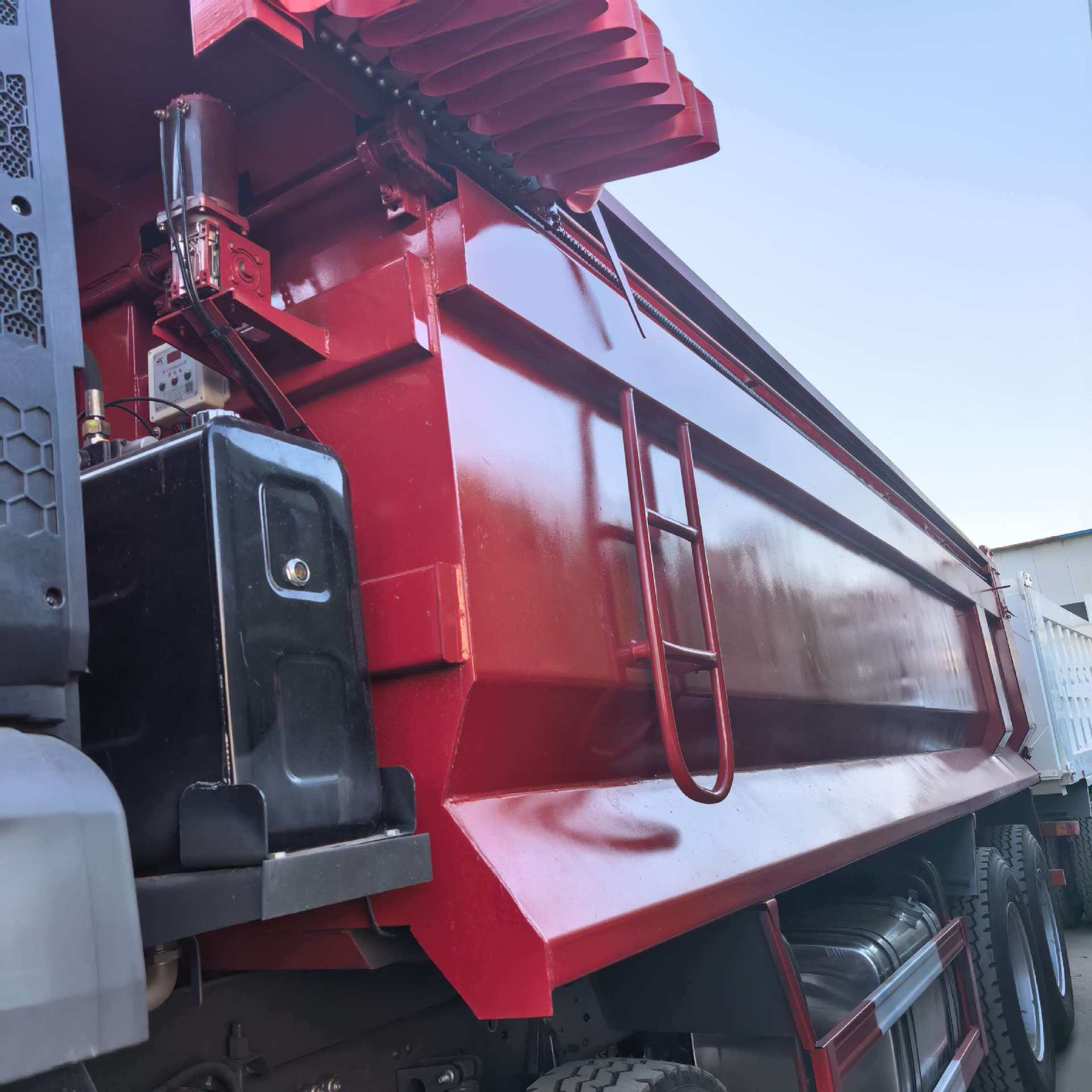 Export of Used Sinotruk Howo Nx Dump Truck 430 Horsepower Dump Truck for Transporting Gravel and Soil Howonx Dump Truck