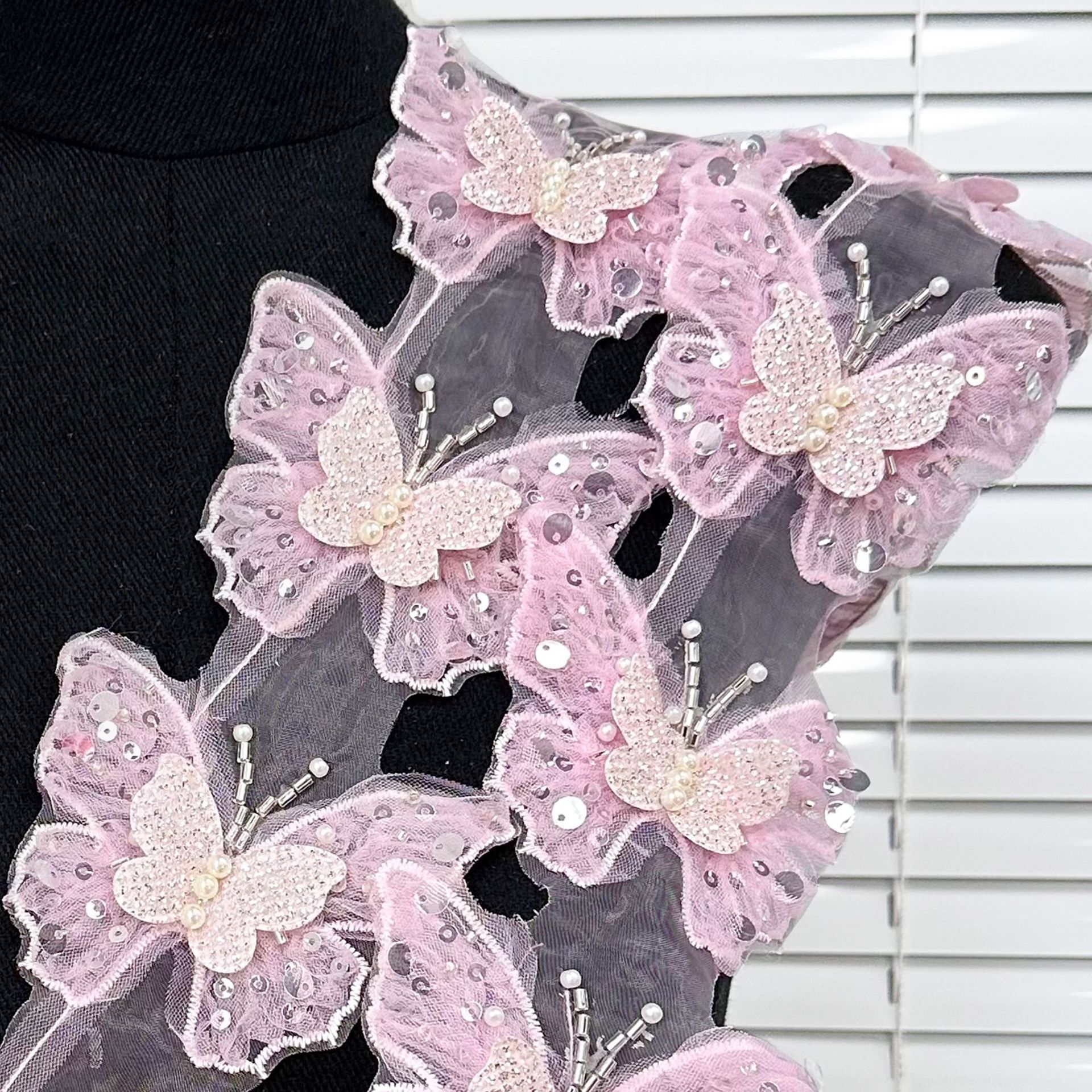 Duas capas de clavos cuentas estereoscópicas doradas mariposa tela pegada a mano flor esquinilla vestido de boda ropa infantil zapatos para niños adornos de pelo image 7
