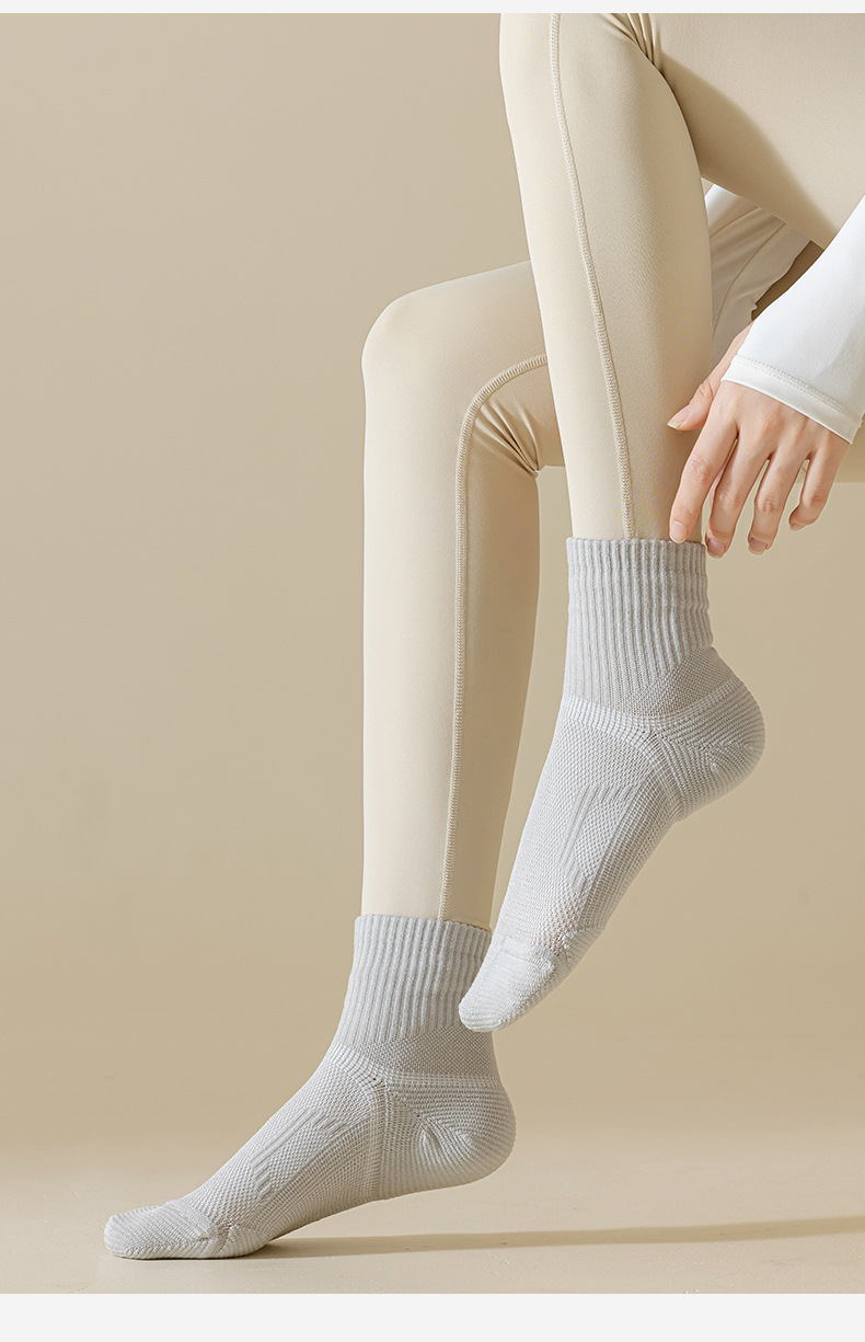 Women's Mid Calf Athletic Socks Professional Sports Compression_voghion.com