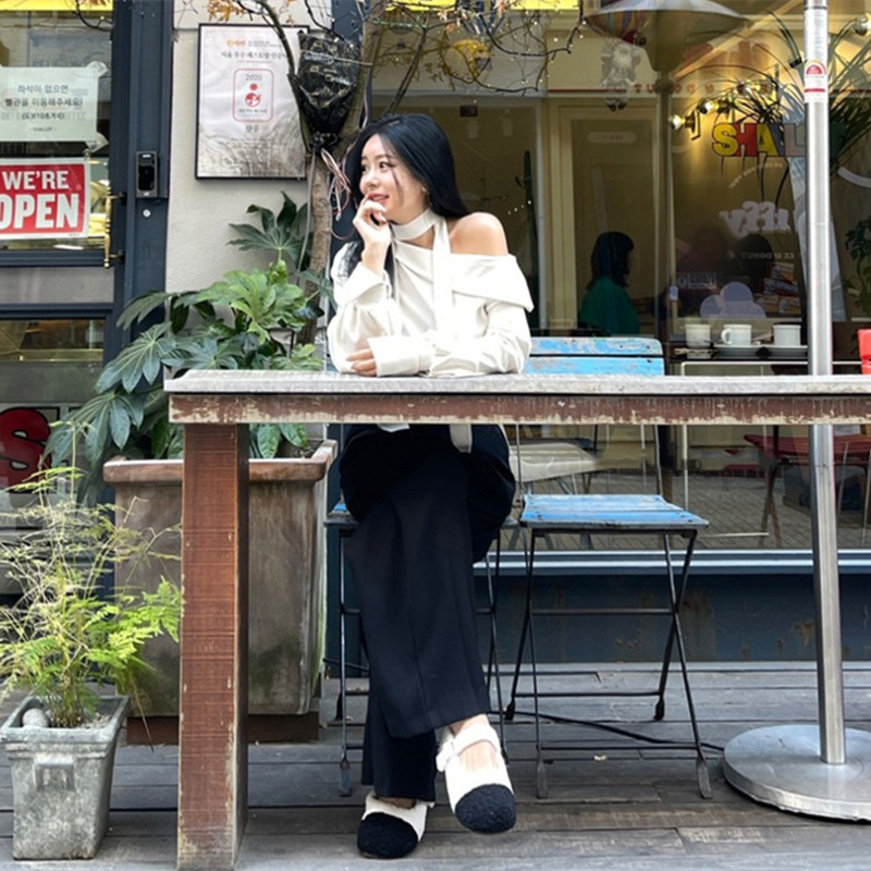 한국 동대문 봄과 여름 새 셔츠 여성 디자인 센스 틈새 목 어깨 올매치 피겨 긴팔 티셔츠