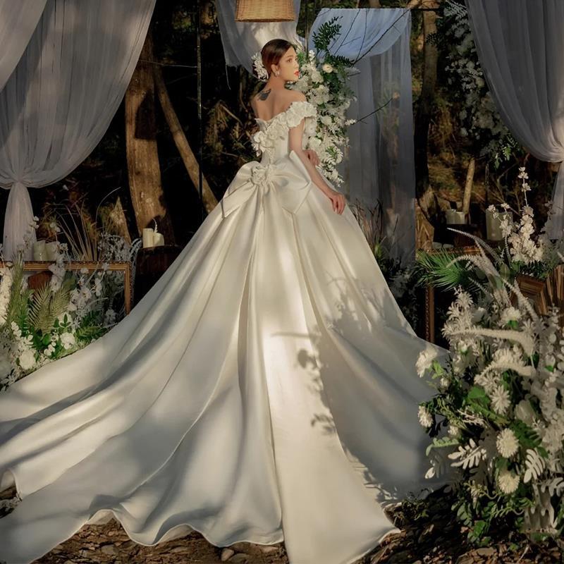 Vestido de Novia de Satén con un Solo Hombro, Estilo 2026, Color Blanco, Estilo Bosque, Temperamento Súper Híbrido, con Cola Larga