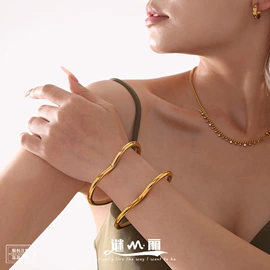 项链;耳环;戒指