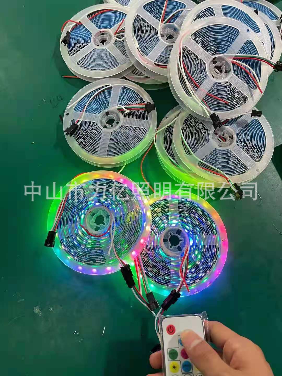 厂家直销 5050幻彩跑马灯带 6mm/10mm宽 12V24V 高亮灯条