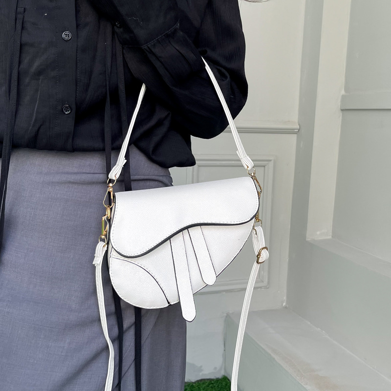 캐주얼 서양식 여성 어깨 크로스 바디 백 여성 2023 겨울 새 패션 캐주얼 안장 가방 한국식 트렌디 백