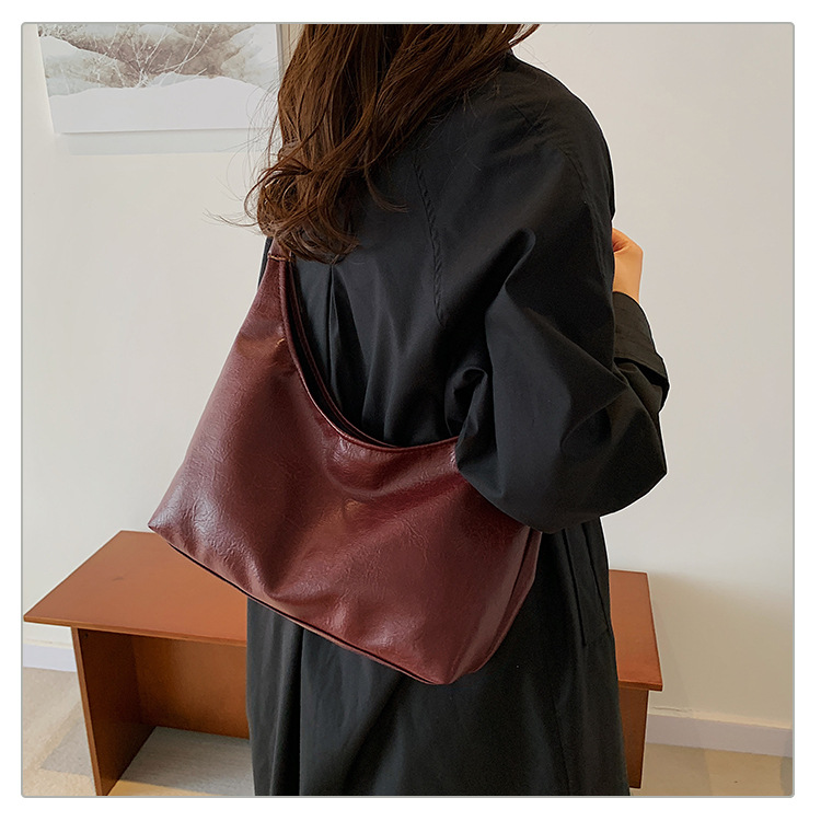 Large-capacity commuter bag for women, 2024 new style, fashionable and retro single-shoulder bag, casual and versatile, underarm tote soft leather bag undefined